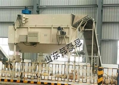 全自動(dòng)破包機(jī)，袋料自動(dòng)拆包機(jī)工作現(xiàn)場(chǎng)