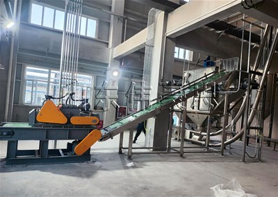 白炭黑自動破袋機有何特點？